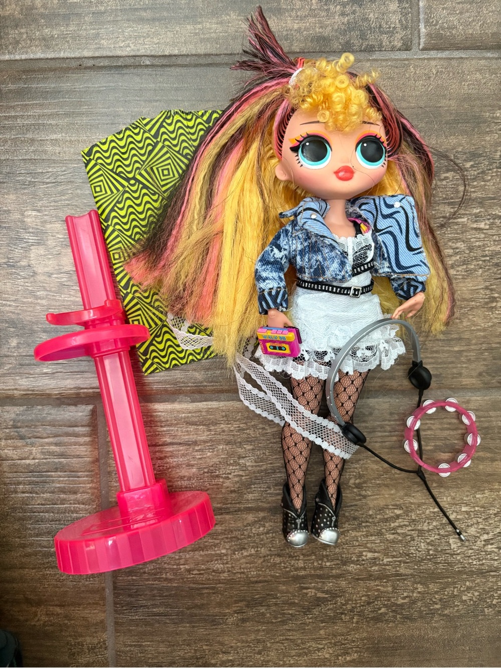 L.O.L. Surprise OMG Remix Pop BB Doll & Accessories